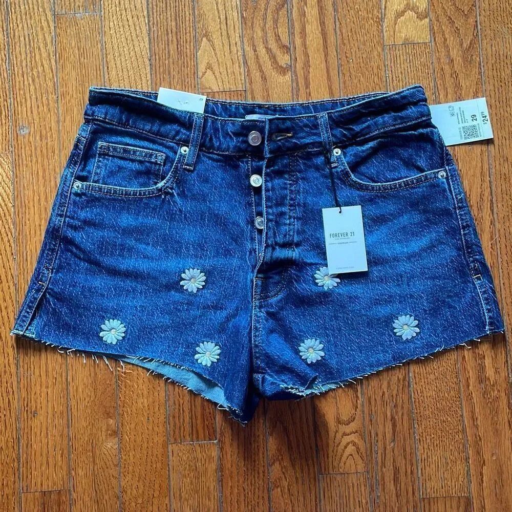 Forever 21 daisy embroidered medium wash denim jeans fringe shorts size 29 NWT